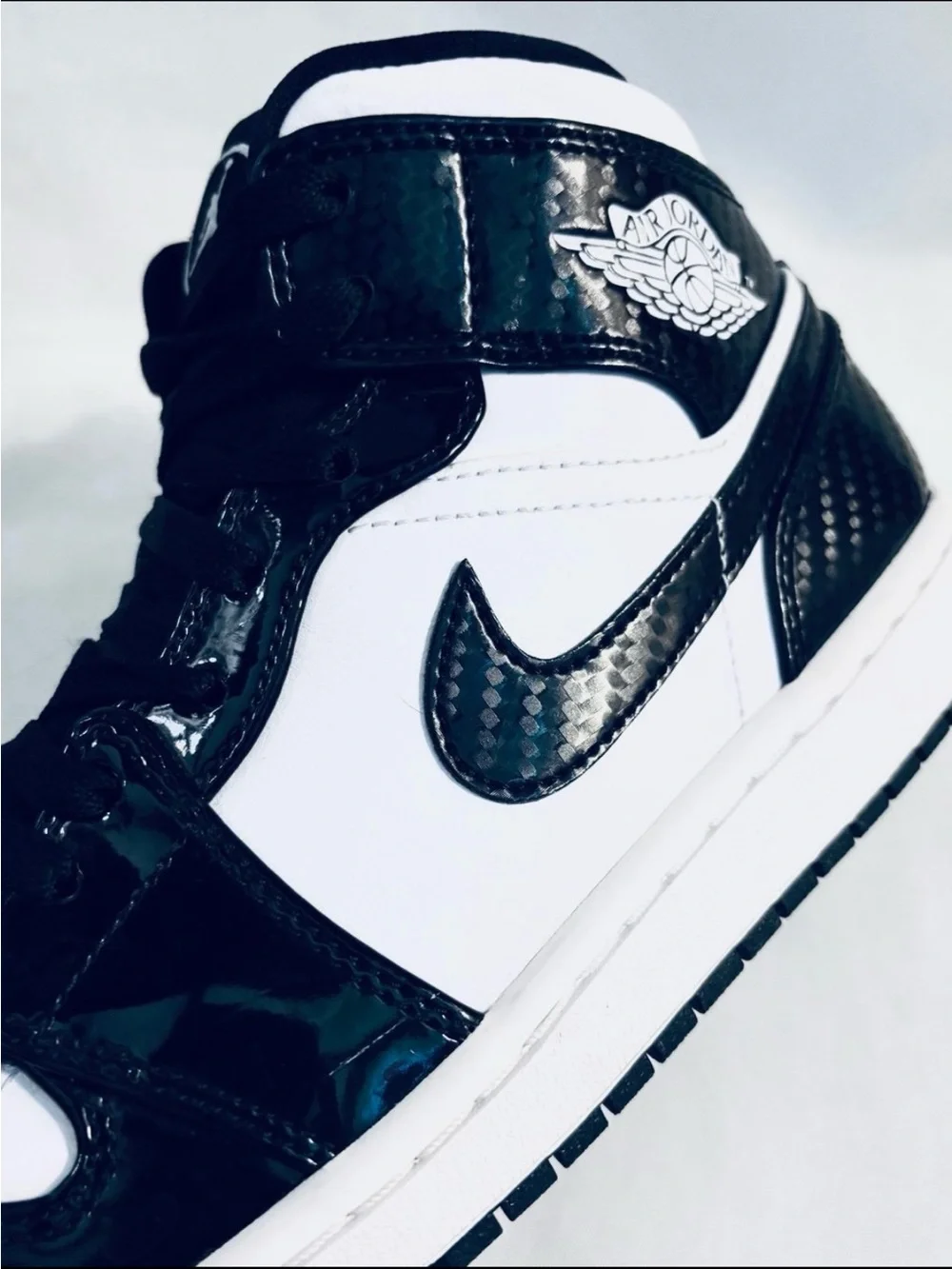 Jordan 1 Mid ‘Carbon Fiber Black/White Sneakers